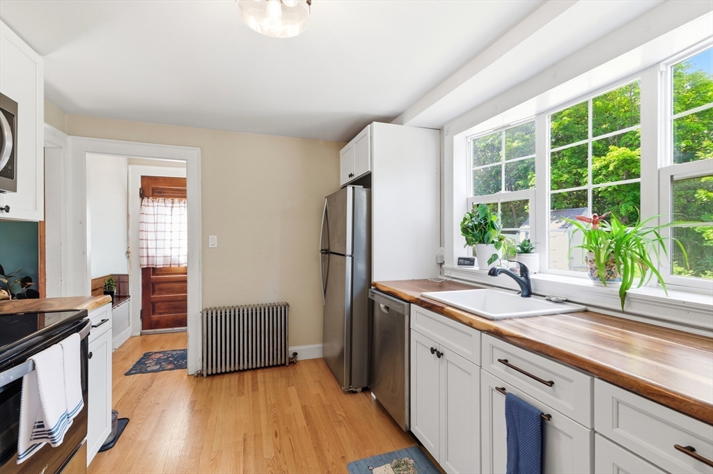 19 Riley Avenue Weymouth, MA 02189 - Photo 13 of 40