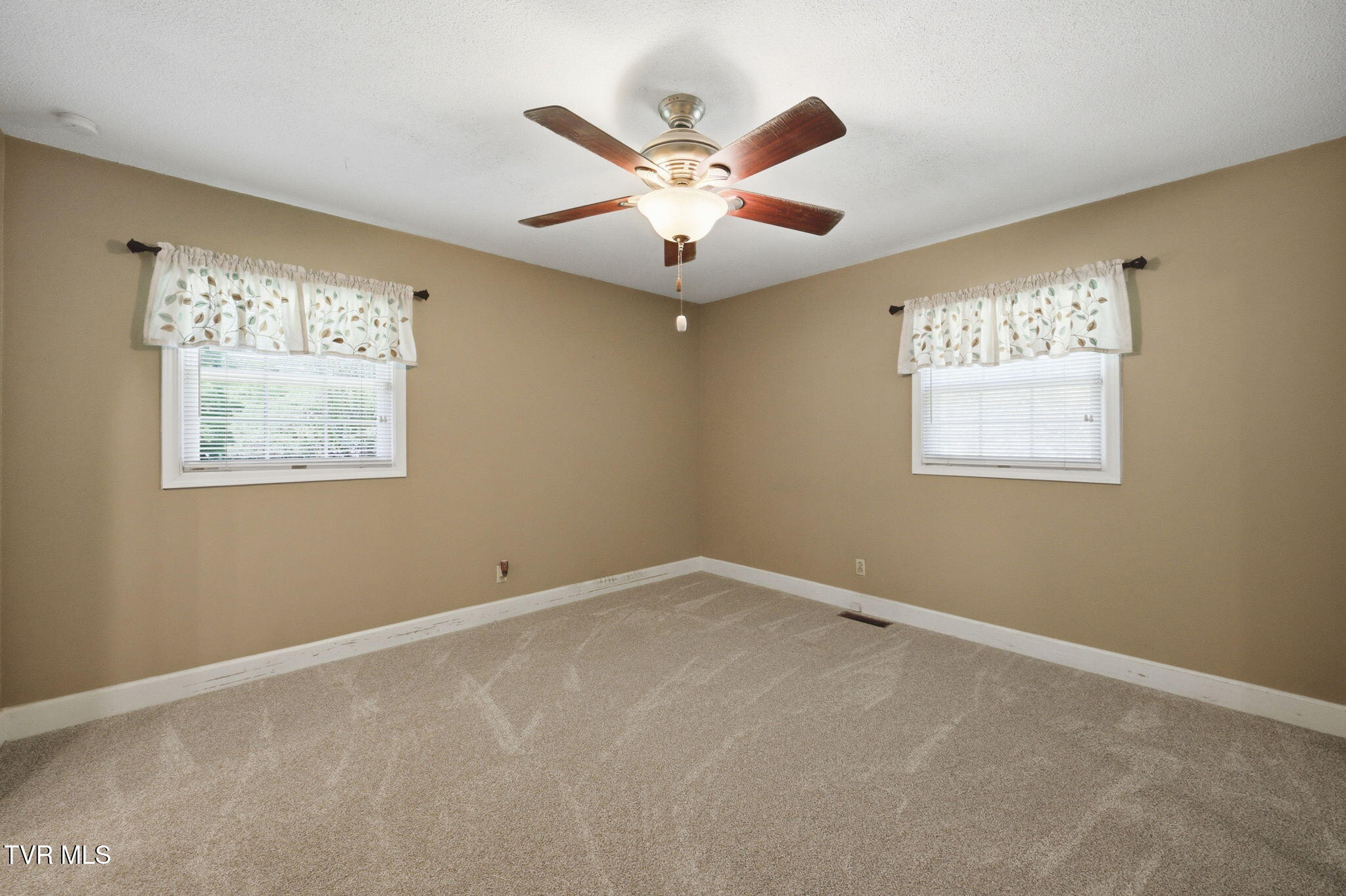 700 Rambling Road Johnson City, TN 37604 - Photo 19 of 36 11-web-or-mls-015_DSC08689