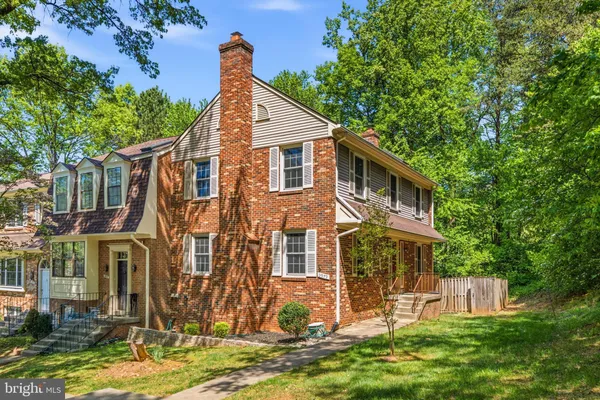 $689,900 | 3979 Burning Bush Court, Fairfax, VA 22033