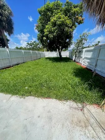 $2,000 | 413 North E Street, Lake Worth Beach, FL 33460
