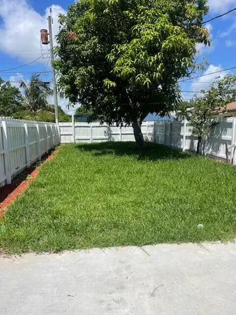 $2,000 | 413 North E Street, Lake Worth Beach, FL 33460