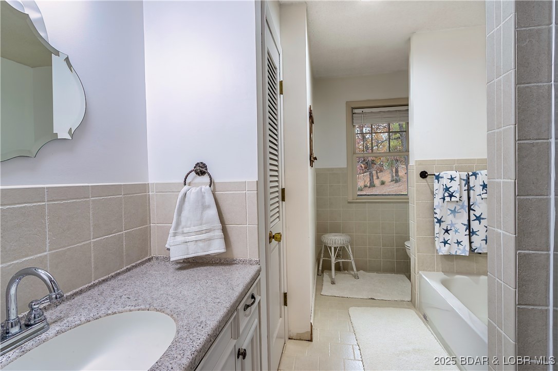 339 Hickory Hollow Road Sunrise Beach, MO 65079 - Photo 27 of 44