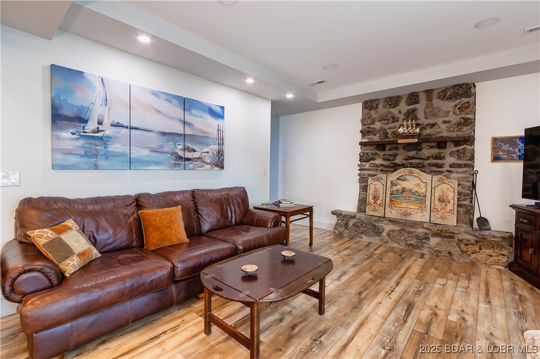 339 Hickory Hollow Road Sunrise Beach, MO 65079 - Photo 6 of 44