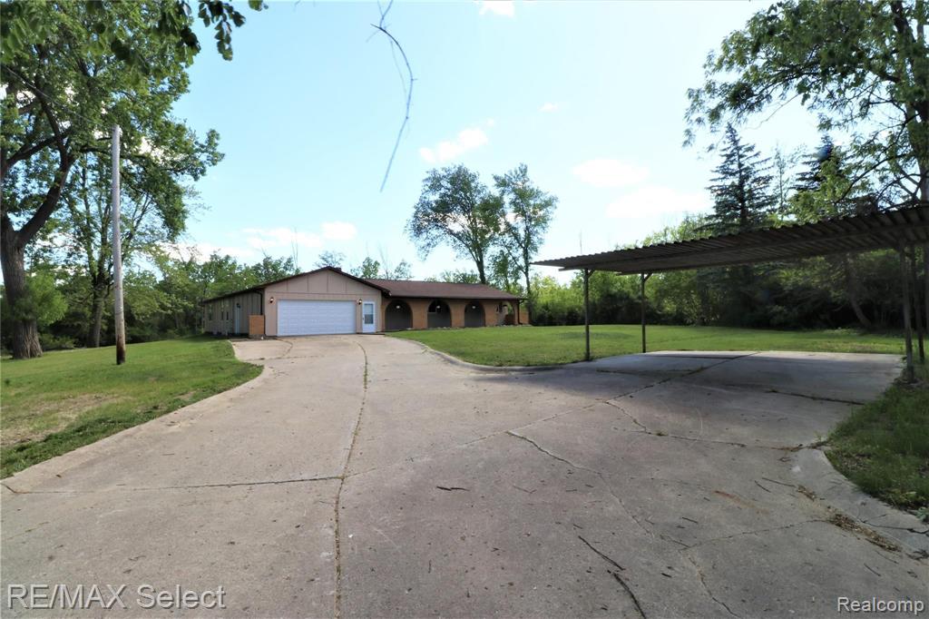 3231 West Hill Road Flint, MI 48507 - Photo 2 of 34
