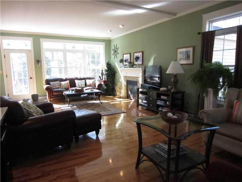 8 Freedom Road Scarborough, ME 04074 - Photo 5 of 35 Living Room.