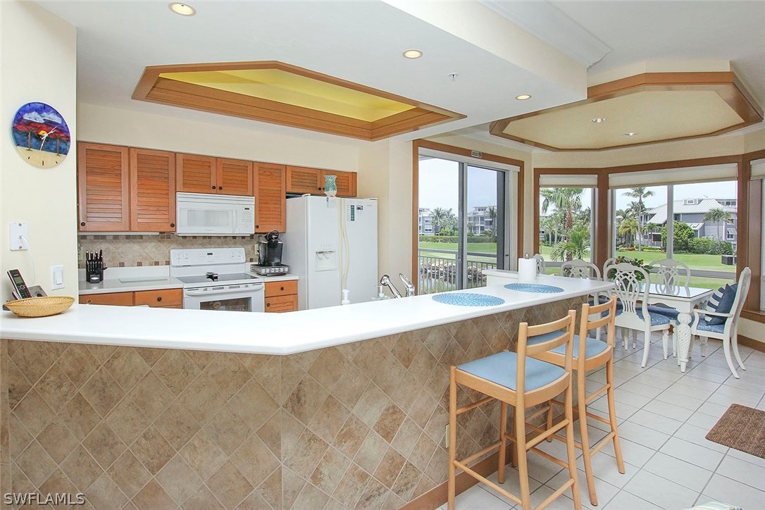 1251 South Seas Plantation Road Captiva, FL 33924 - Photo 5 of 24 a large white kitchen with a large window