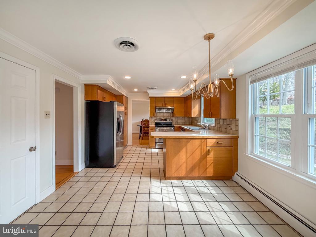 221 Foxcroft Road Broomall, PA 19008 - Photo 16 of 67 Kitchen Breakfast Area