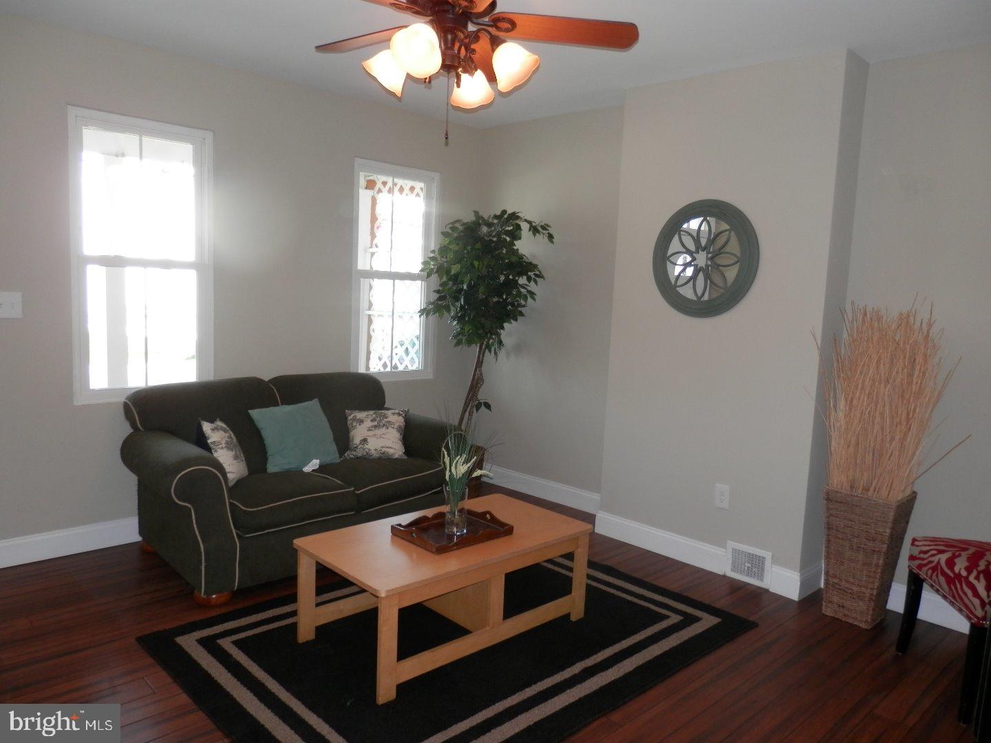 126 Rancocas Road Mount Holly, NJ 08060 - Photo 4 of 23 Living Room
