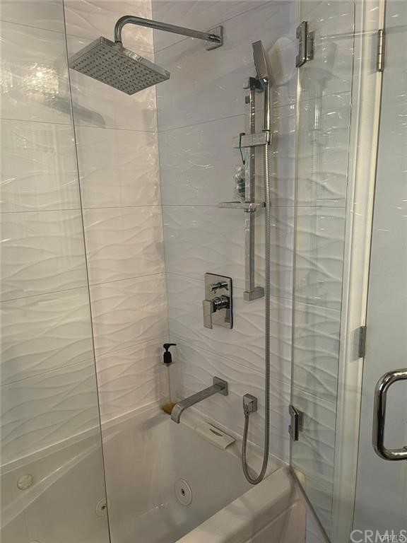 5321 Strasbourg Avenue Irvine, CA 92604 - Photo 15 of 28 a bathroom with a shower