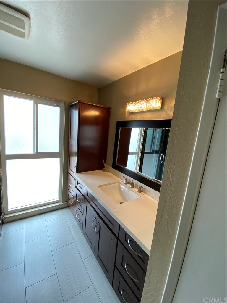 5321 Strasbourg Avenue Irvine, CA 92604 - Photo 17 of 28 a room with washing machine and window