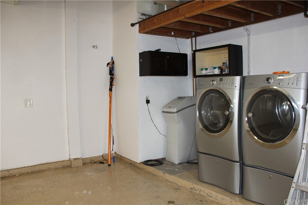5321 Strasbourg Avenue Irvine, CA 92604 - Photo 28 of 28 a utility room with dryer and washer