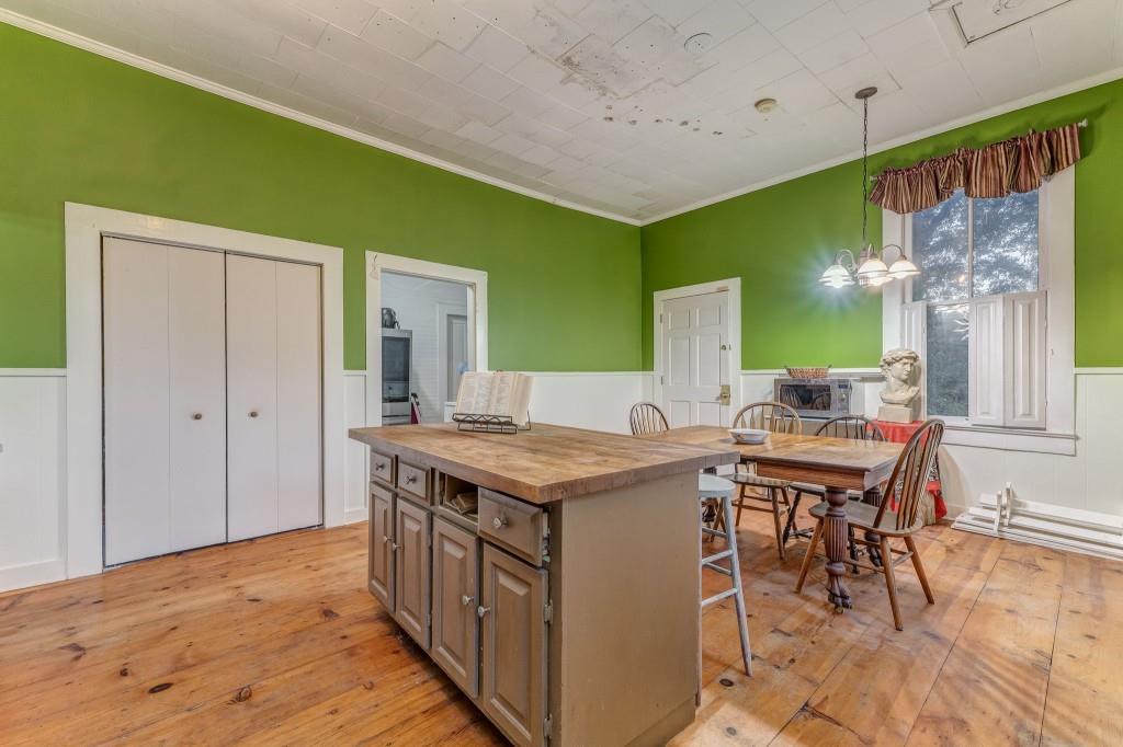 1006 Avenue A Rome, GA 30165 - Photo 34 of 61 a kitchen that has a table and chairs in it