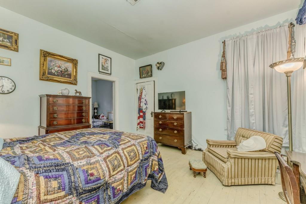 1006 Avenue A Rome, GA 30165 - Photo 43 of 61 a bedroom with a bed and a couch