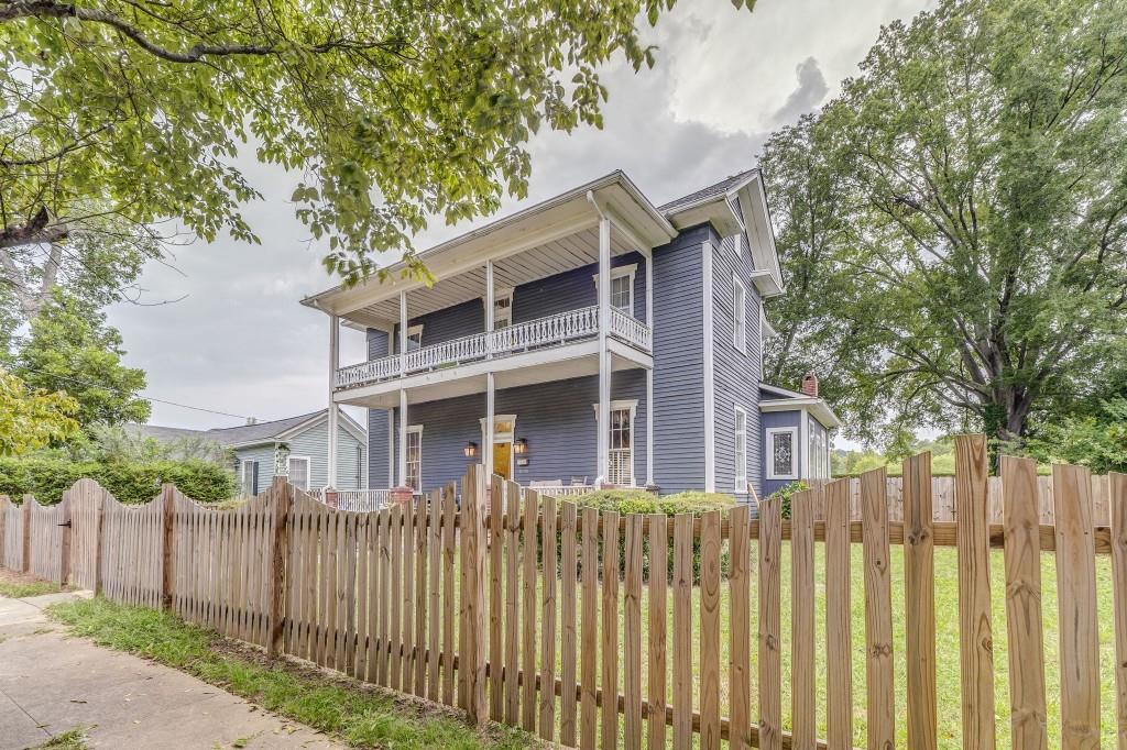 1006 Avenue A Rome, GA 30165 - Photo 7 of 61 a front view of a house with a garden
