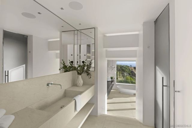 $7,150,000 | 5811 Box Canyon Road, La Jolla, CA 92037