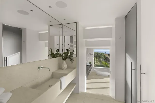 $7,150,000 | 5811 Box Canyon Road, La Jolla, CA 92037