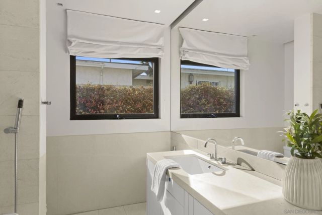 $7,150,000 | 5811 Box Canyon Road, La Jolla, CA 92037