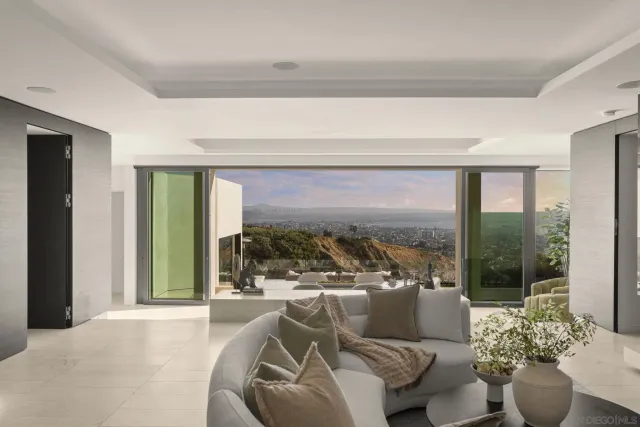$7,150,000 | 5811 Box Canyon Road, La Jolla, CA 92037