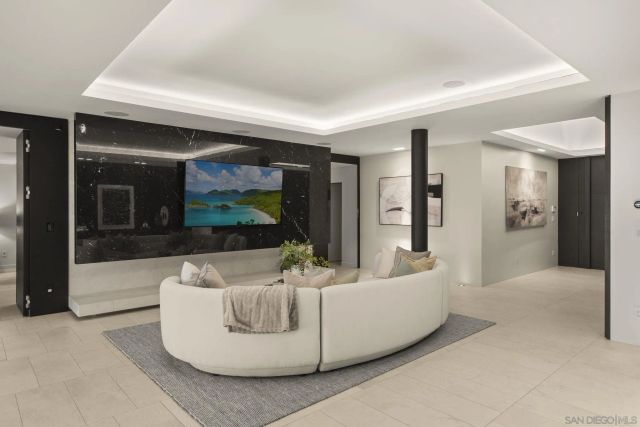 $7,150,000 | 5811 Box Canyon Road, La Jolla, CA 92037