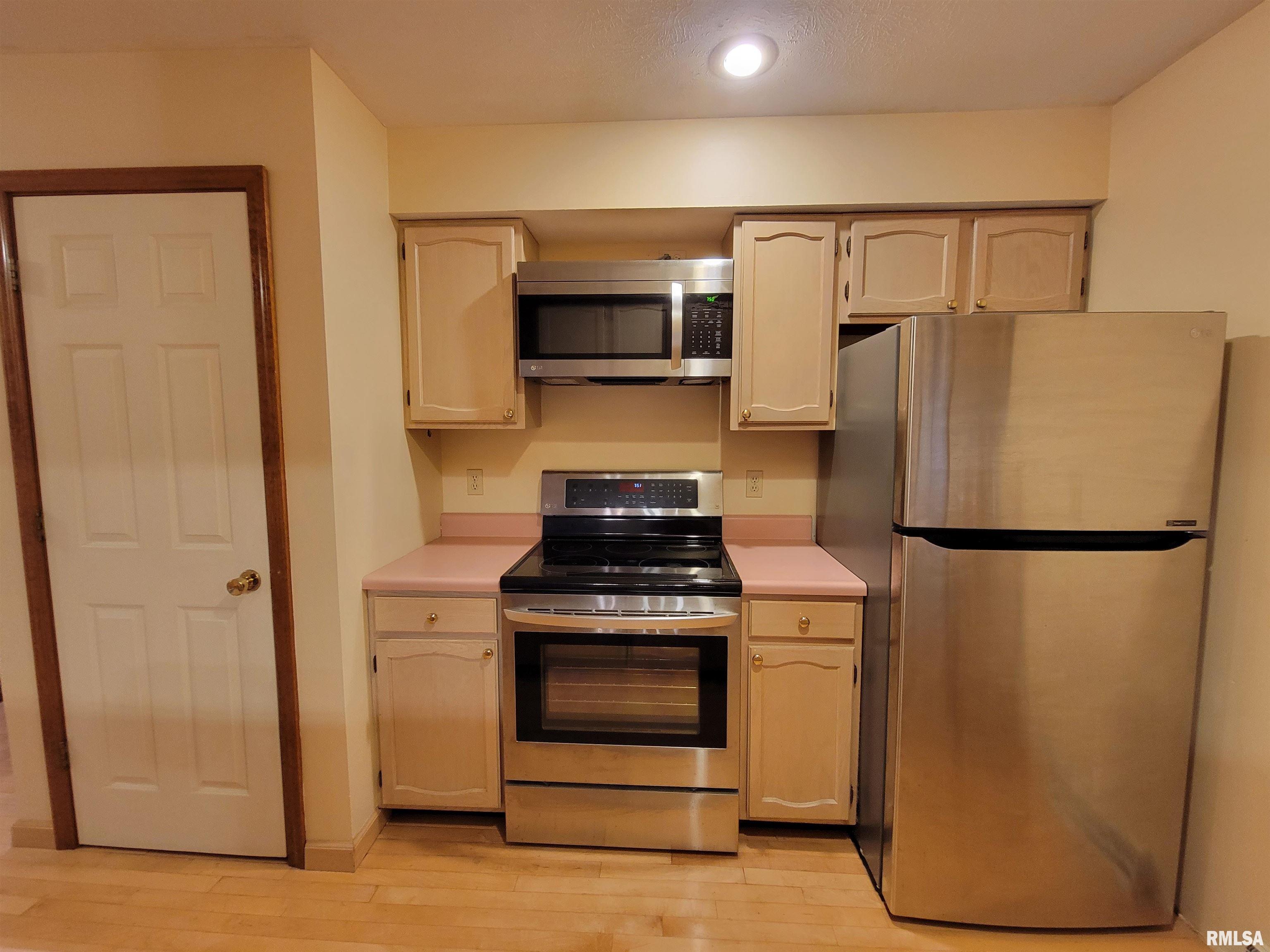 4200 Pickfair Road Springfield, IL 62703 - Photo 3 of 16