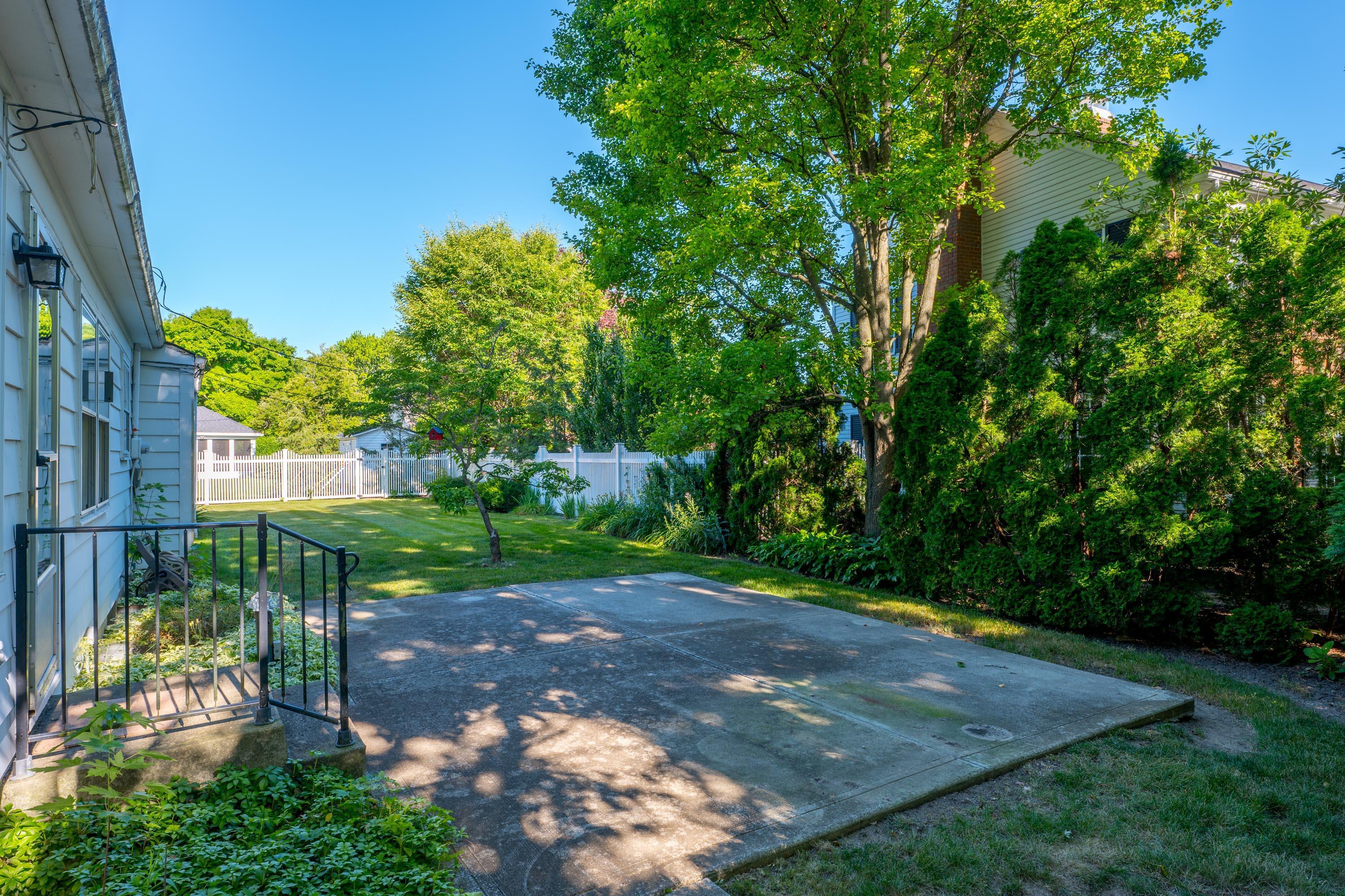 2030 Hythe Road Columbus, OH 43220 - Photo 46 of 51 049P1657483