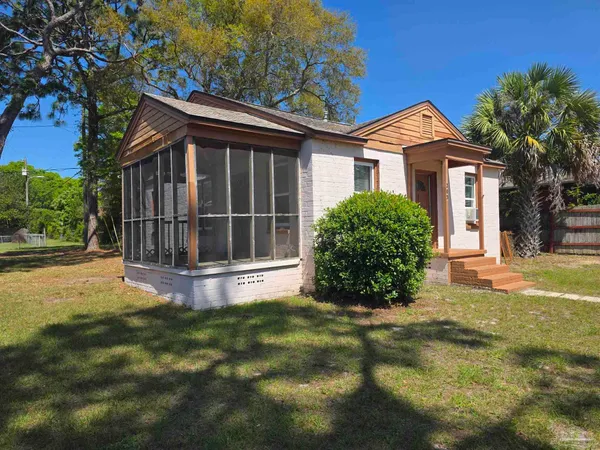 $1,125 | 203 Southeast Syrcle Drive, Pensacola, FL 32507