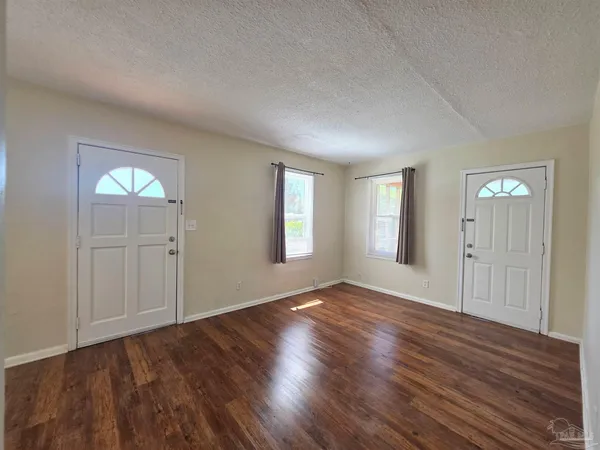 $1,125 | 203 Southeast Syrcle Drive, Pensacola, FL 32507