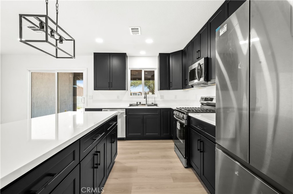 22031 Sauk Road Apple Valley, CA 92308 - Photo 12 of 45