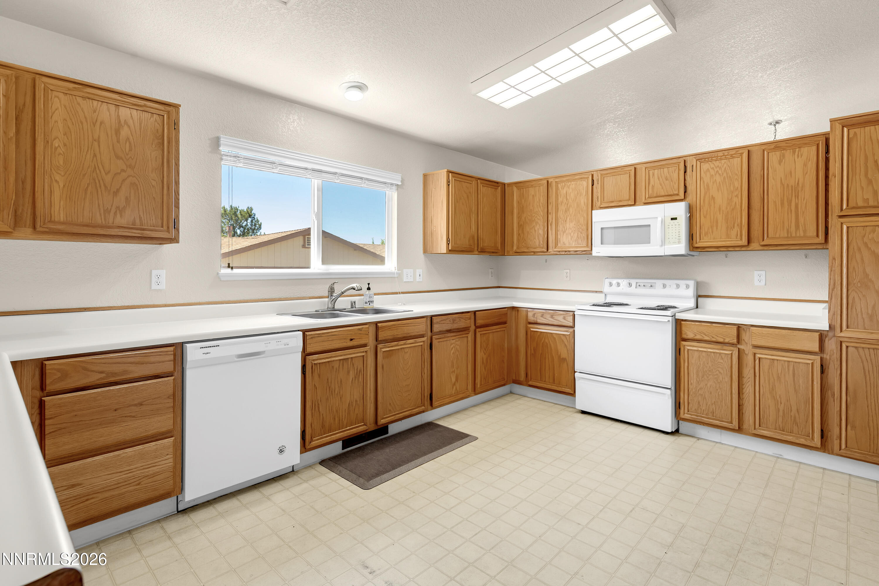 5486 Trapper Court Sun Valley, NV 89433 - Photo 10 of 37 Trapper5486-010