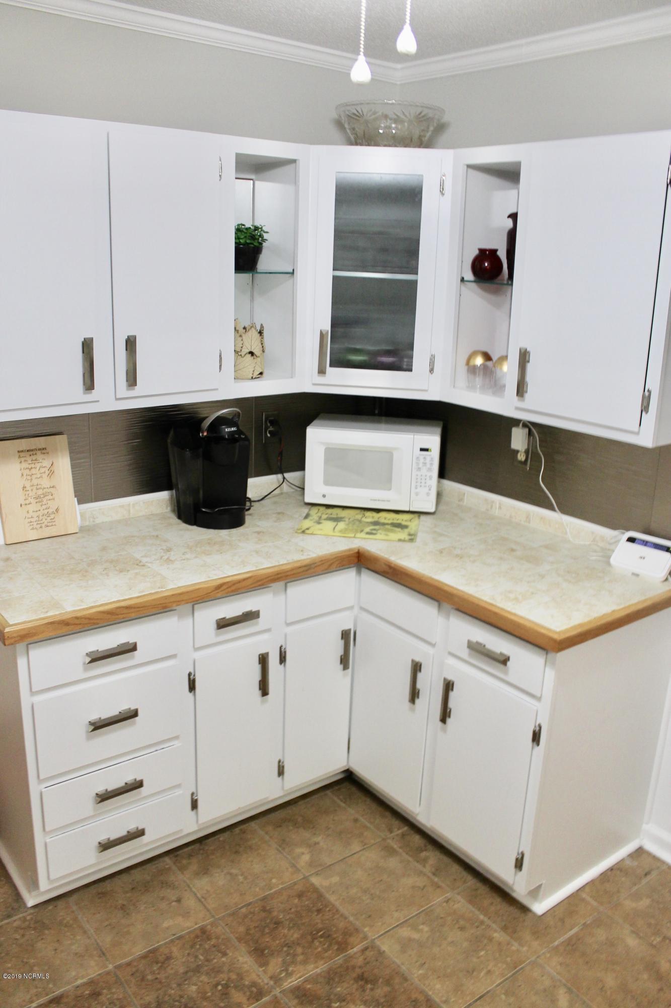 806 Spring Valley Road Wilmington, NC 28405 - Photo 18 of 20 Lots of storage and counter space for a cozy kitchen.