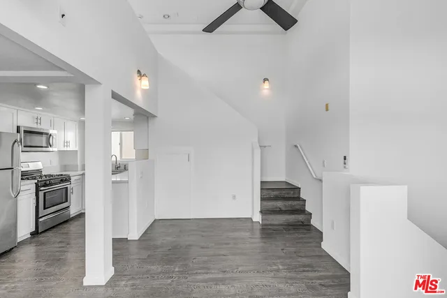 $3,350 | 4980 South Centinela Avenue, Unit 12, Los Angeles, CA 90066