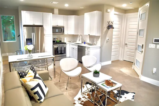 $4,800 | 803 East 32nd Street, Unit 2, Austin, TX 78705