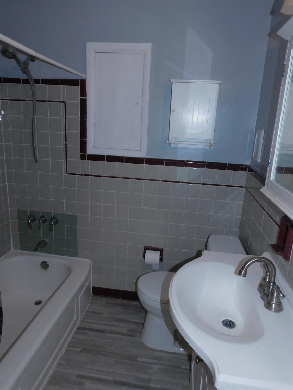 5916 Lawrence Road Cincinnati, OH 45248 - Photo 13 of 24