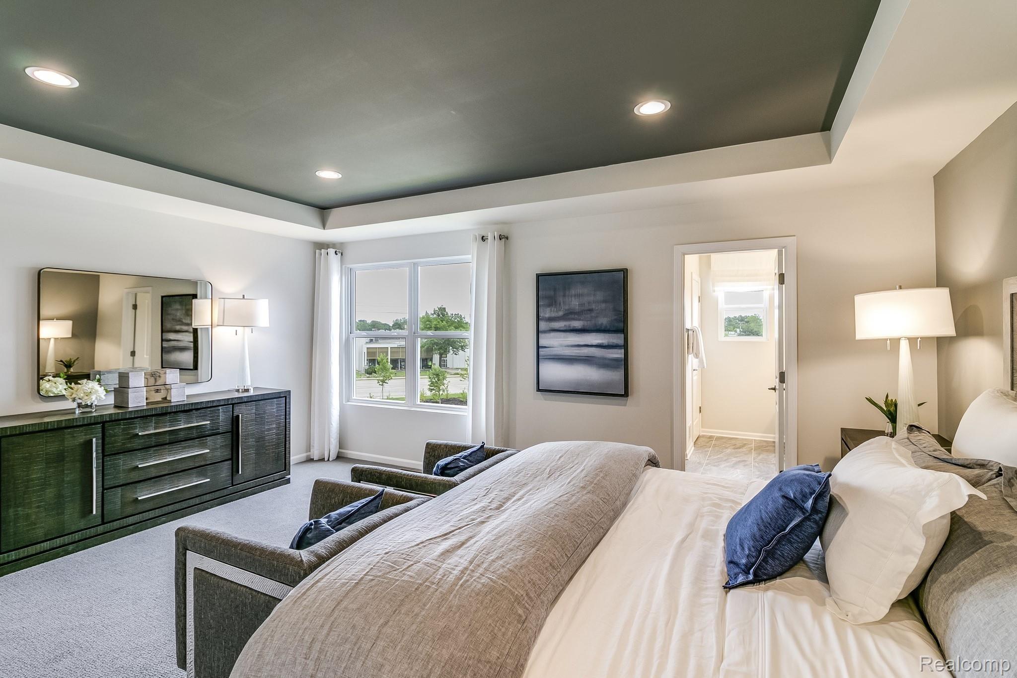 24792 Ivy Road, Unit 98 Novi, MI 48375 - Photo 14 of 15 Owners suite.jpg
