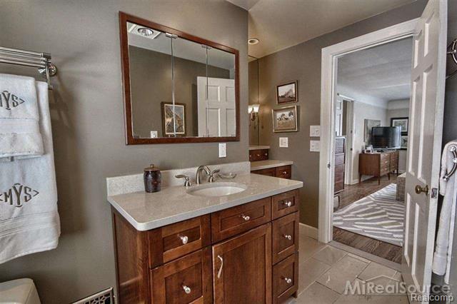1204 Yorkshire Road Grosse Pointe, MI 48230 - Photo 15 of 24 Pro 15.jpg
