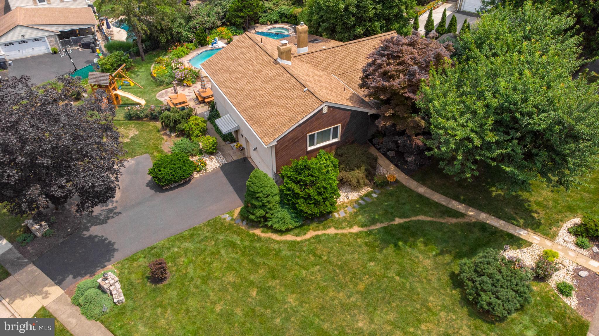 469 Moreland Road Huntingdon Valley, PA 19006 - Photo 2 of 55