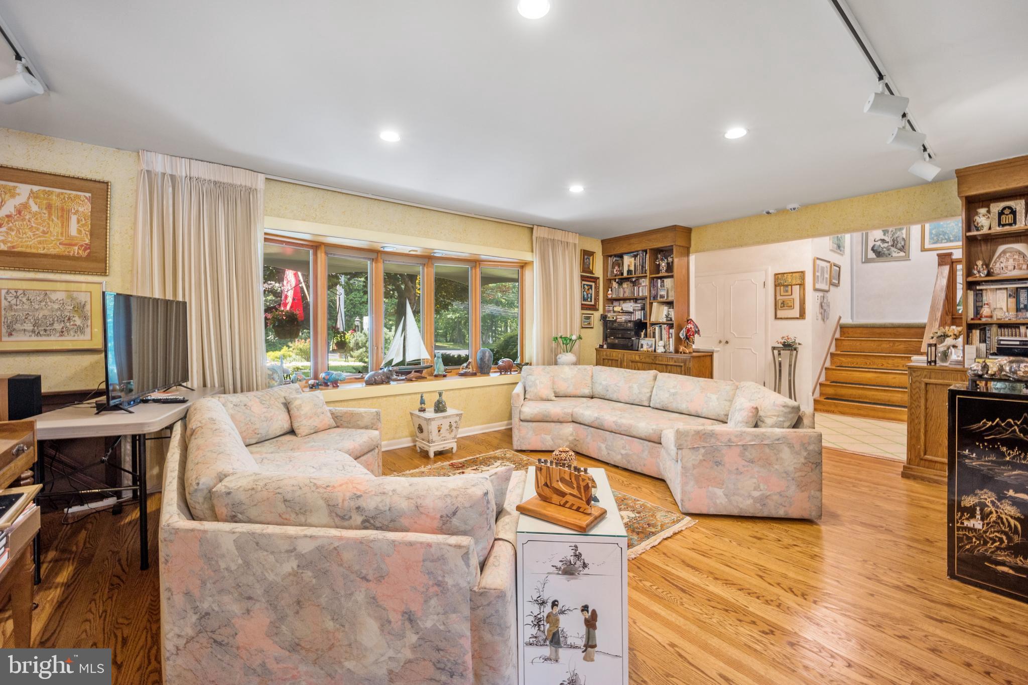 469 Moreland Road Huntingdon Valley, PA 19006 - Photo 9 of 55