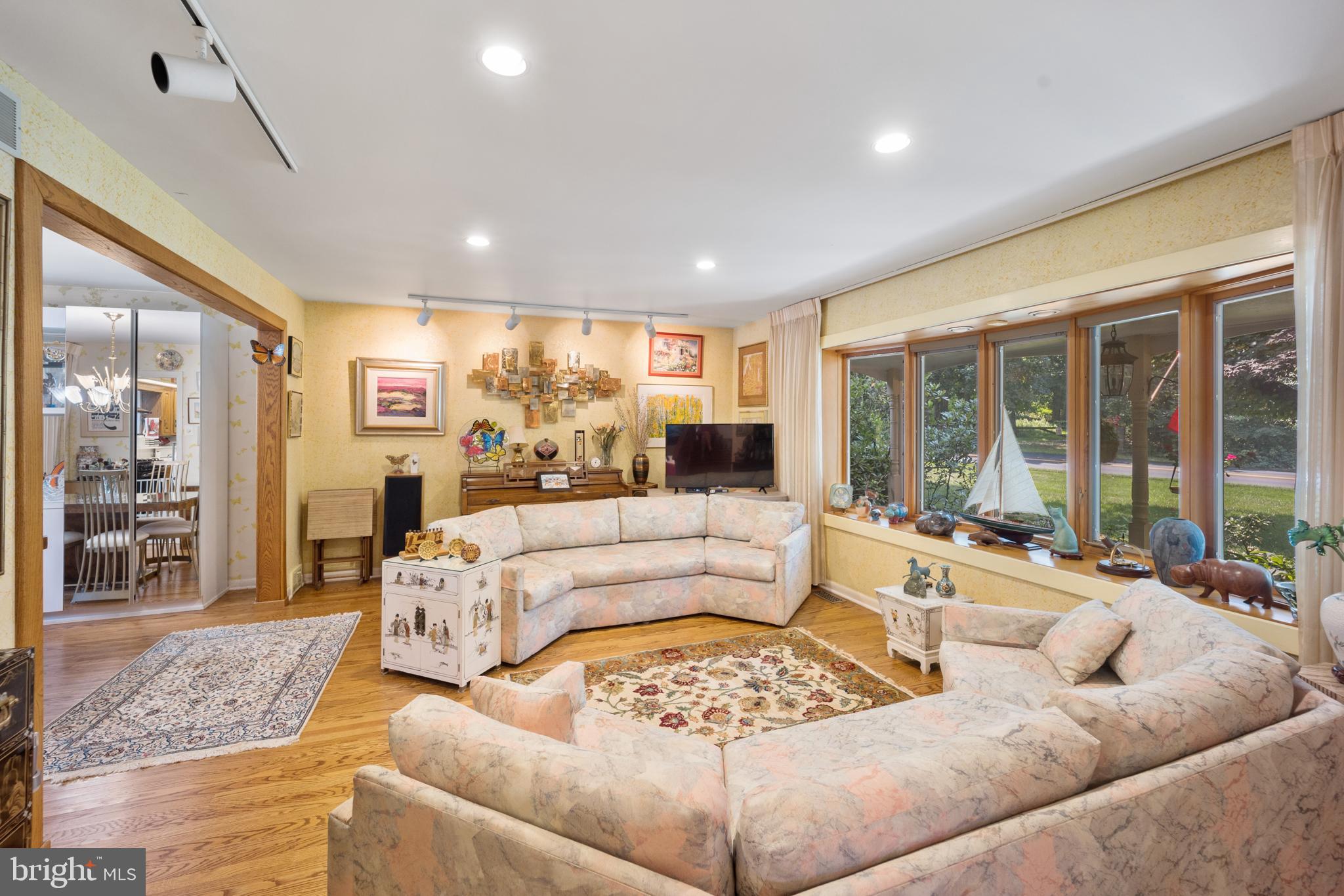469 Moreland Road Huntingdon Valley, PA 19006 - Photo 10 of 55