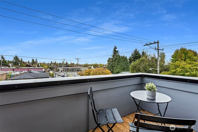 a view of walk in closet