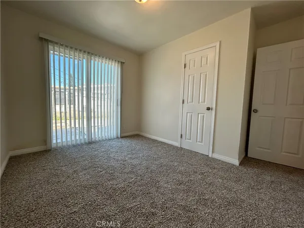 a view of empty room with window