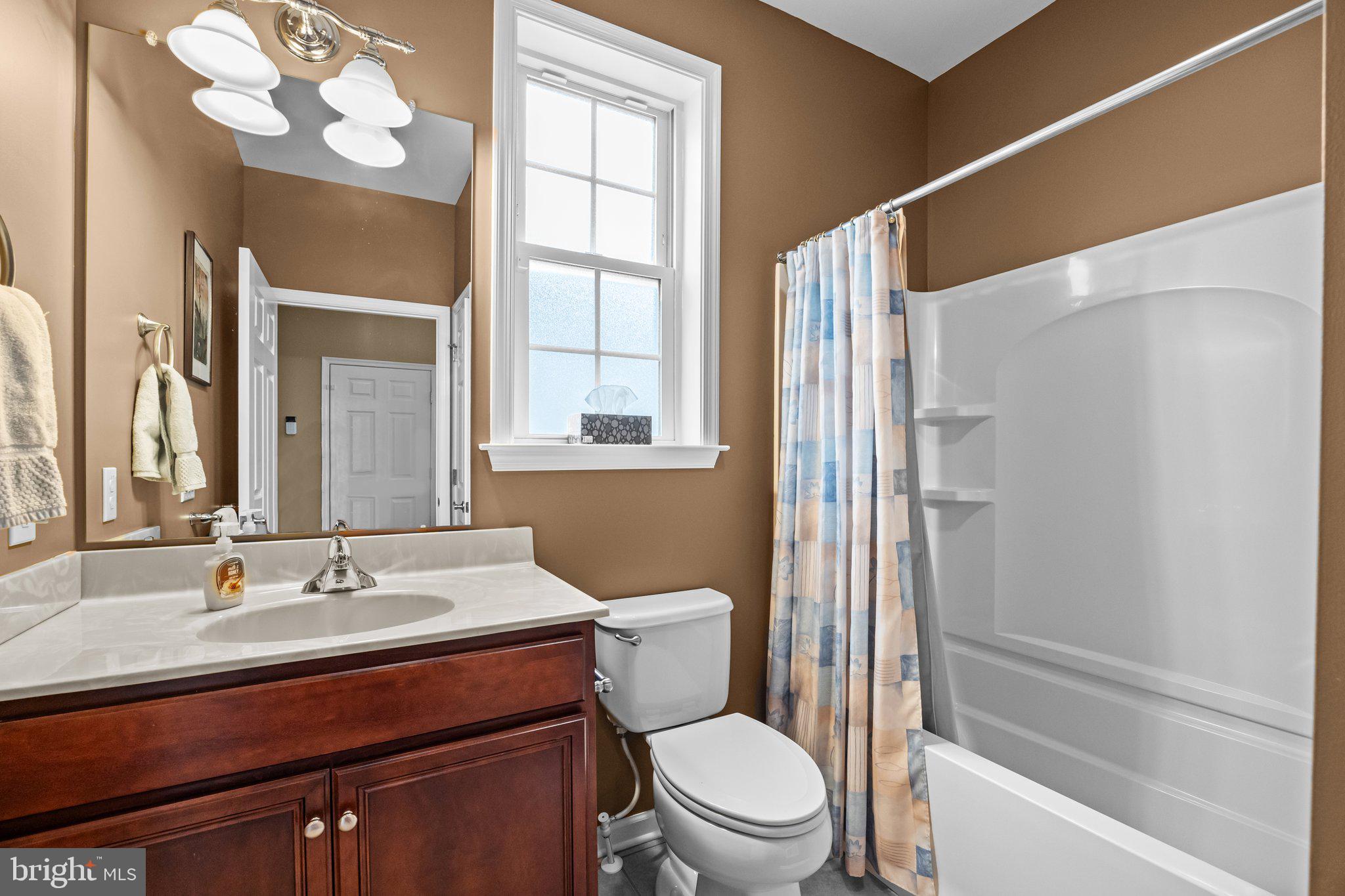 6917 Constitution Drive Bethlehem, PA 18017 - Photo 8 of 28 Gallery Image 8