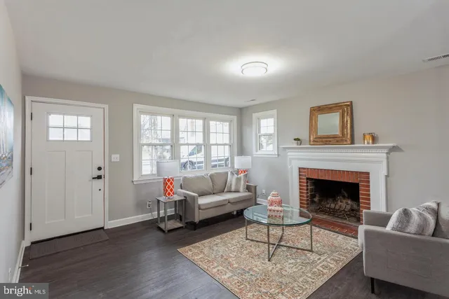 $2,600 | 1138 Armistead Street, Glen Burnie, MD 21061