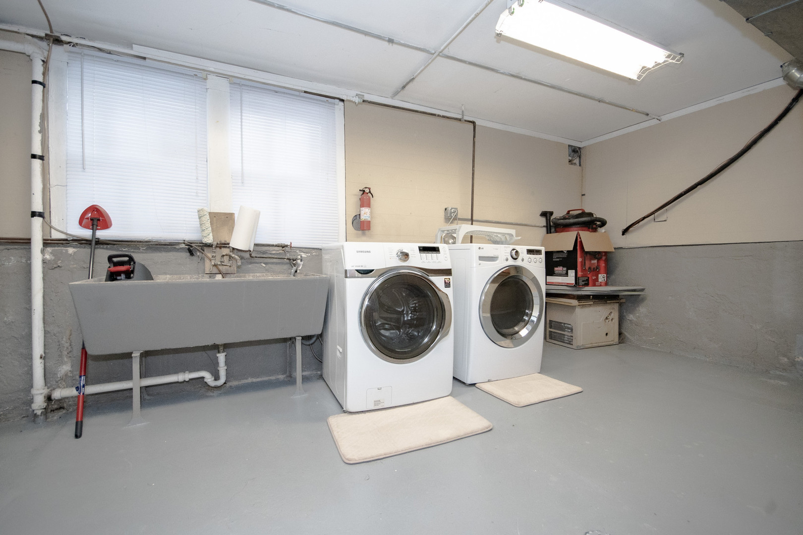 2614 Euclid Avenue Berwyn, IL 60402 - Photo 24 of 30 a utility room with sink dryer and washer