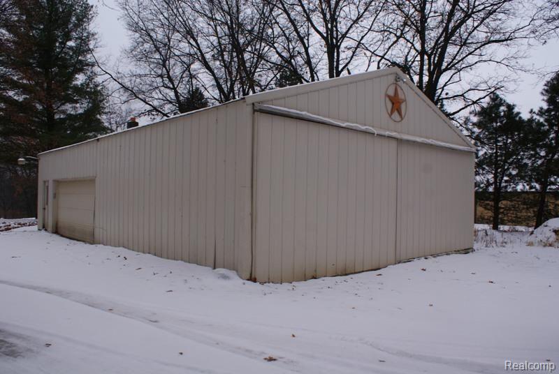 1730 East Newark Road Lapeer, MI 48446 - Photo 6 of 23 DSC02216.jpg