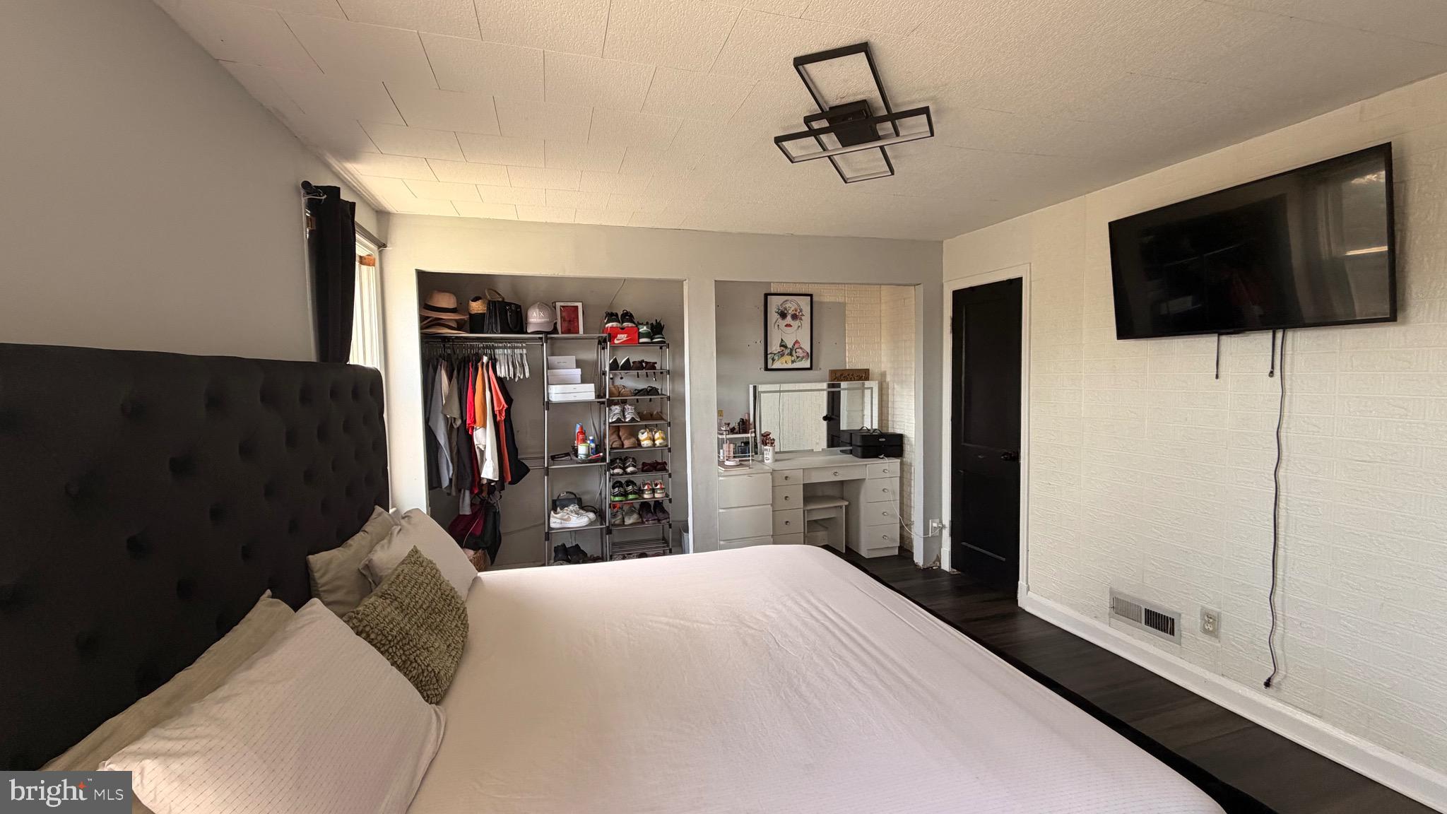 702 South Woodington Road Baltimore, MD 21229 - Photo 16 of 31