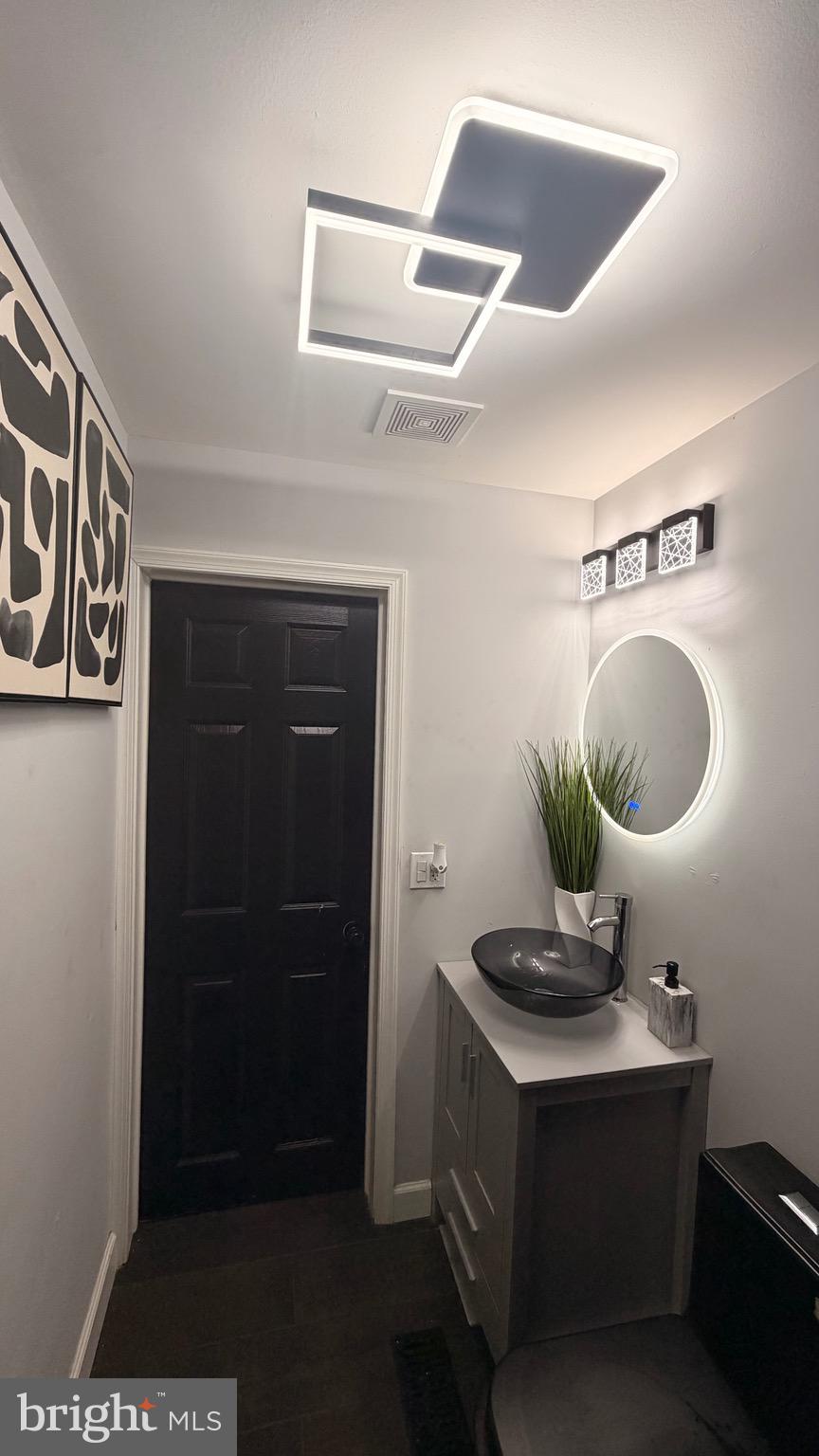 702 South Woodington Road Baltimore, MD 21229 - Photo 22 of 31