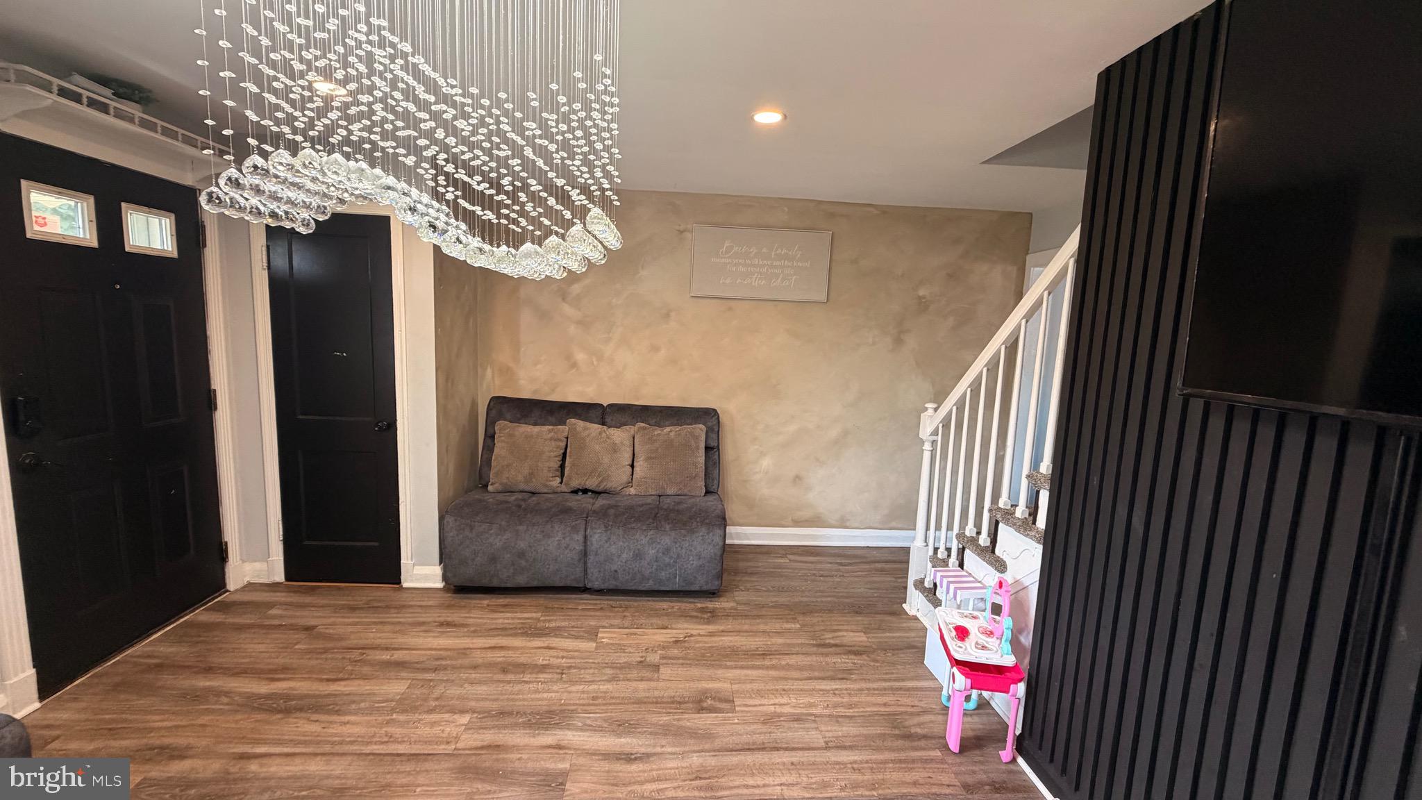 702 South Woodington Road Baltimore, MD 21229 - Photo 4 of 31