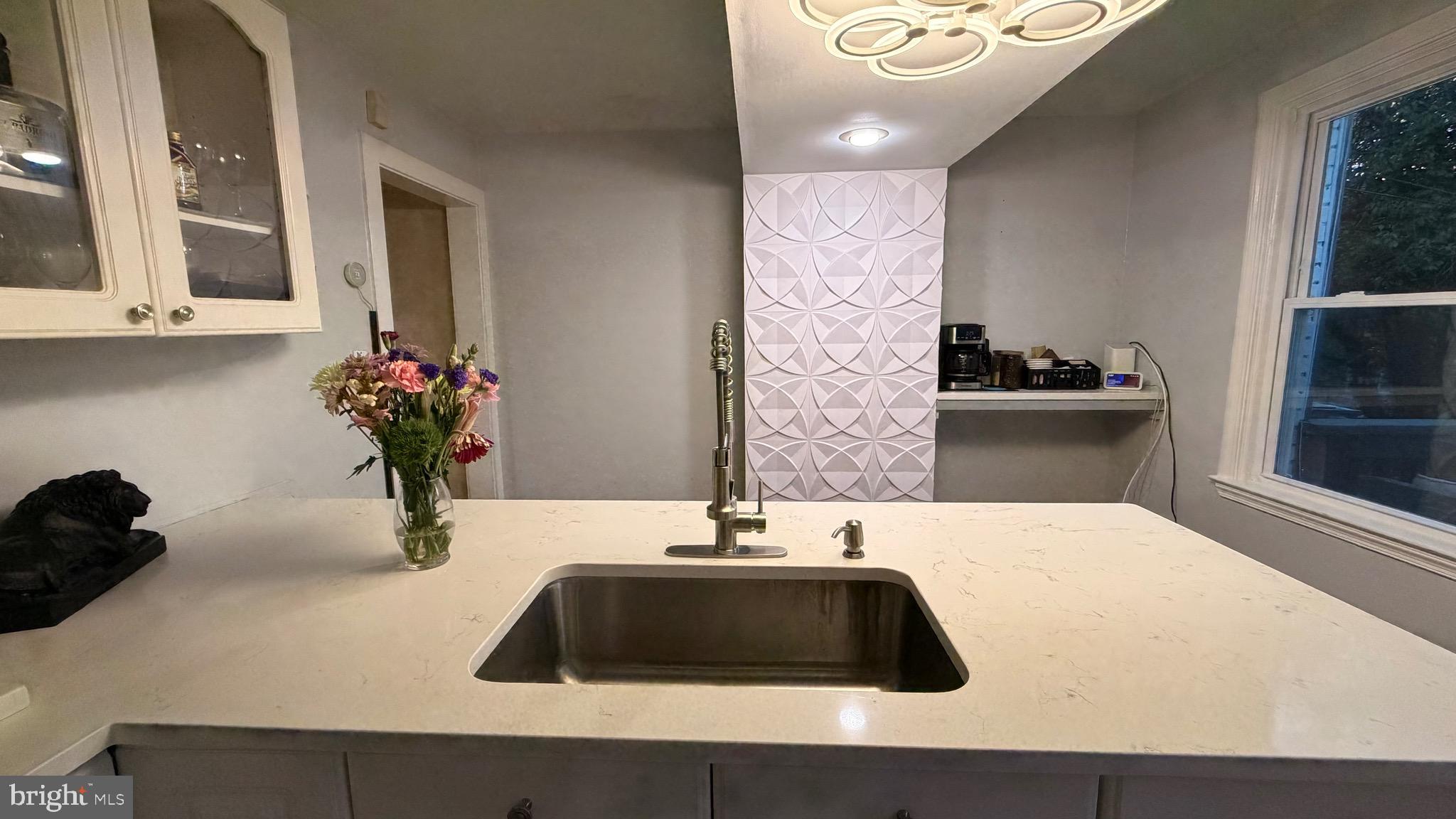 702 South Woodington Road Baltimore, MD 21229 - Photo 5 of 31