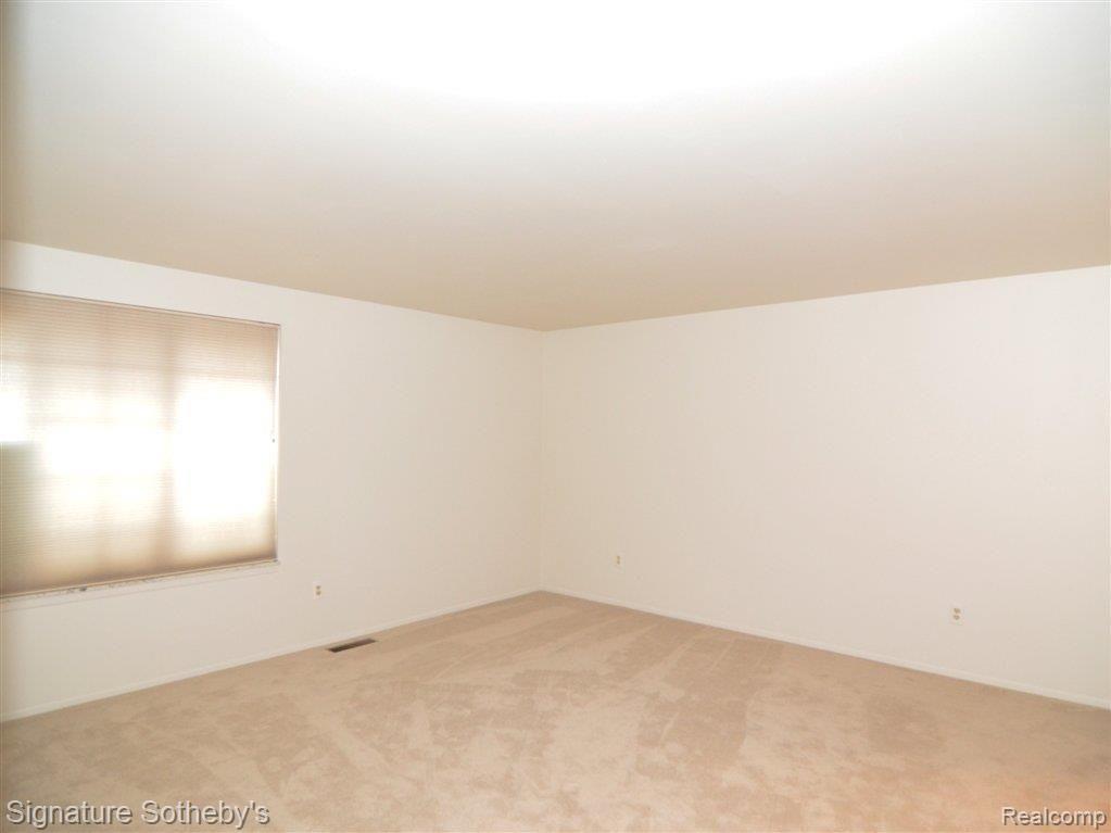 17 Kirks Court, Unit 64 Rochester, MI 48309 - Photo 8 of 10 17 Kirks Bedroom 1.jpg