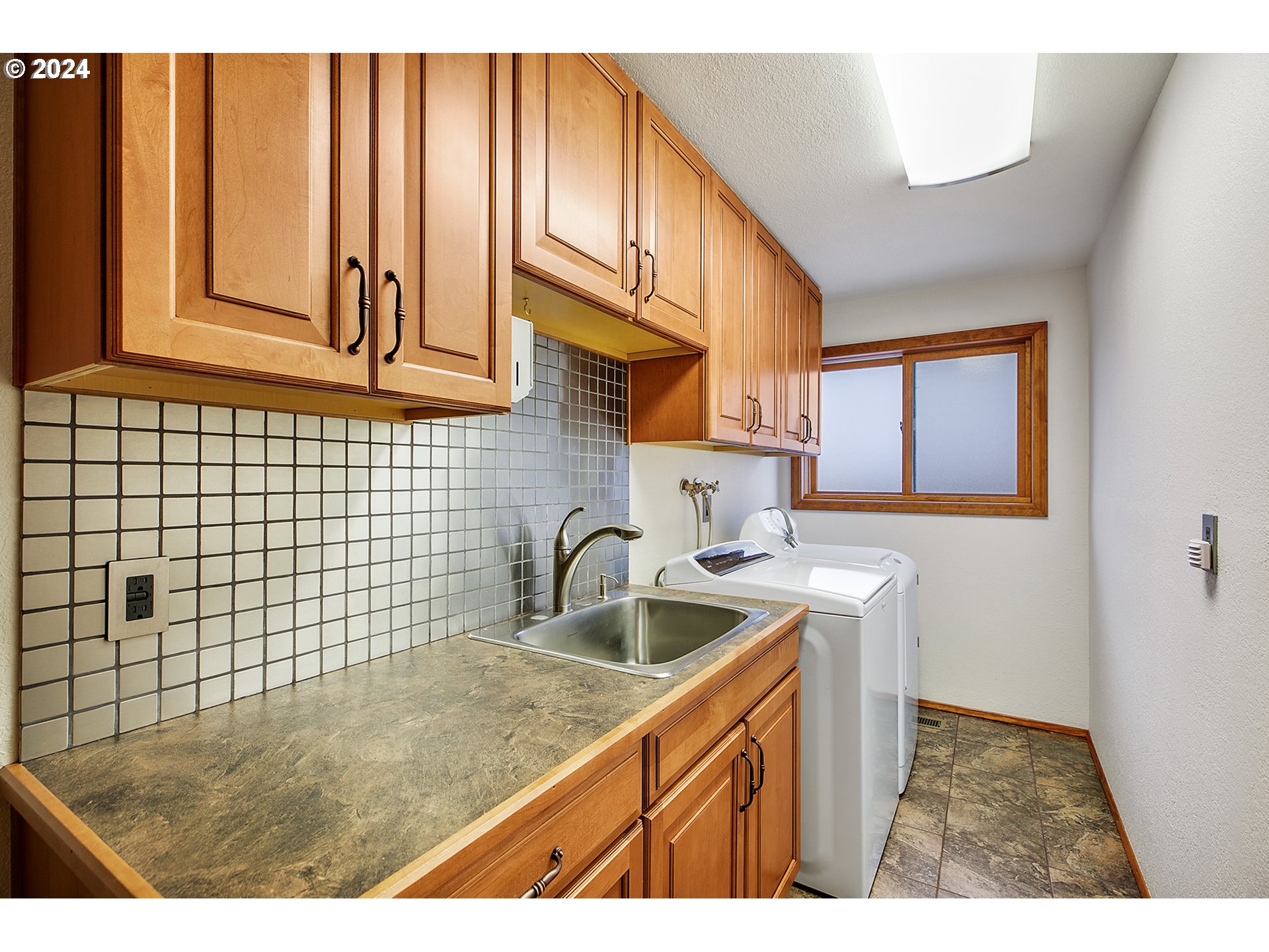 6850 Southwest Molalla Bend Road Wilsonville, OR 97070 - Photo 39 of 47 Laundry